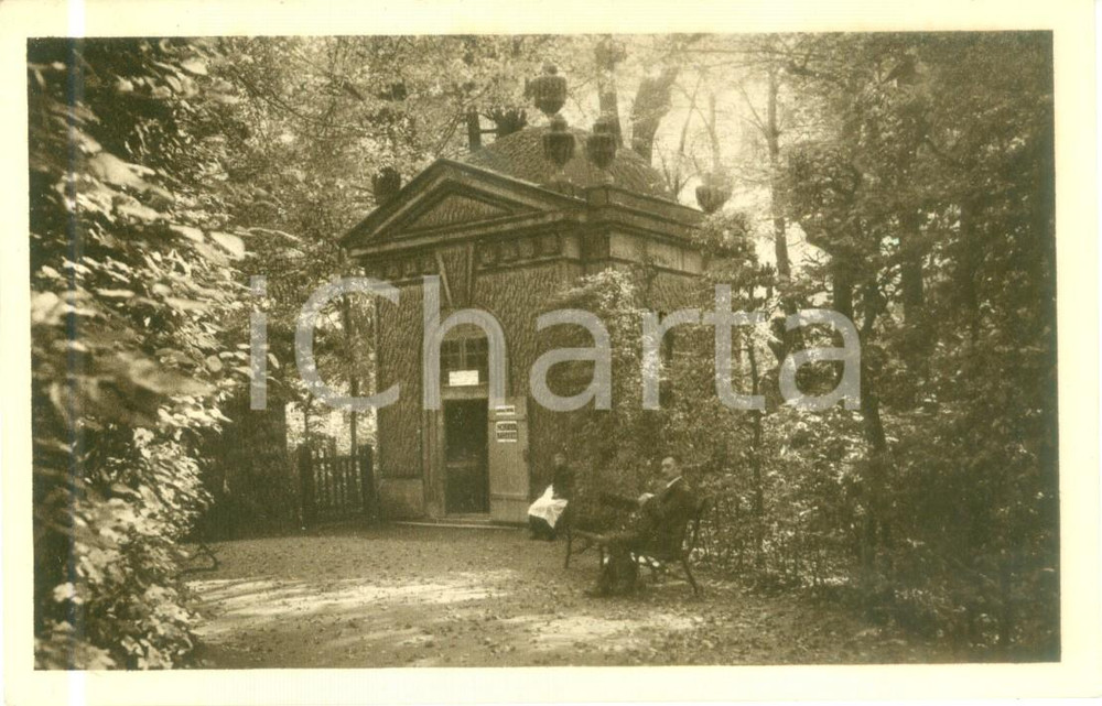 Cartolina originale da collezione 1930 ca WIEN Turisti al parco di SCHONBRUNN Cartolina postale FP NV 1