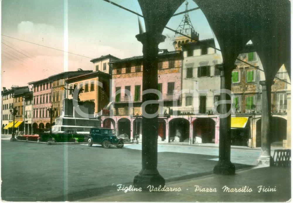 Cartolina originale da collezione 1957 FIGLINE VALDARNO FI Automobile in Piazza Marsilio FICINO Cartolina FG VG 1