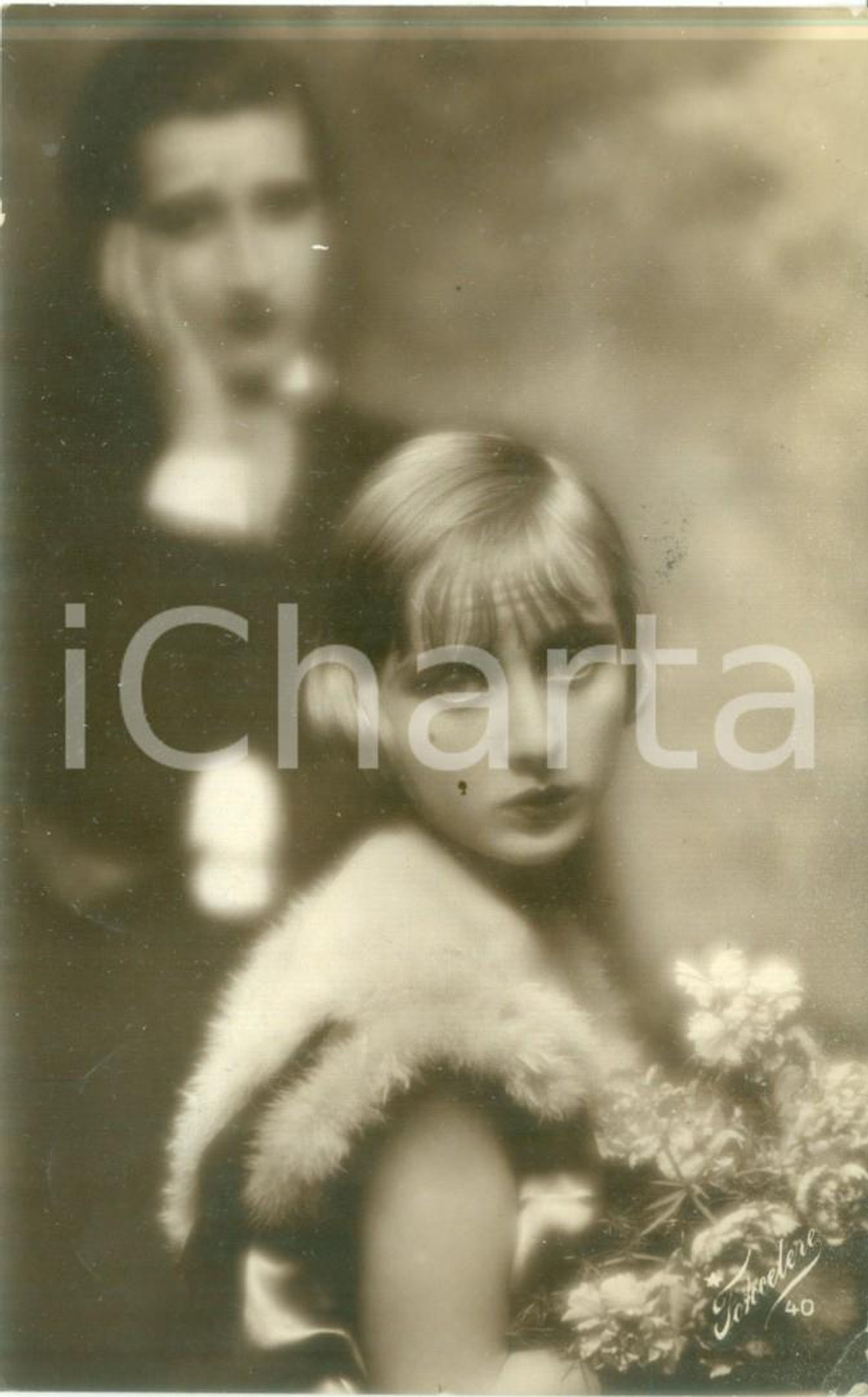Cartolina originale da collezione 1927 TEATRO ? Giovane attrice con bouquet floreale Cartolina FP VG 1