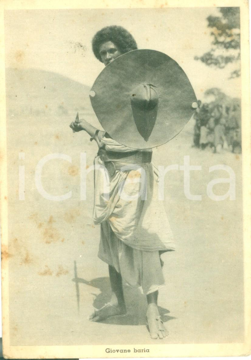 Cartolina originale da collezione 1940 ca ERITREA AOI Giovane Baria in posa da combattimento Cartolina FG NV 1