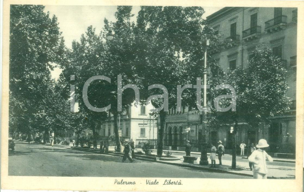 Cartolina originale da collezione 1940 PALERMO Passanti in Viale LibertÃ  Cartolina postale FP VG 1