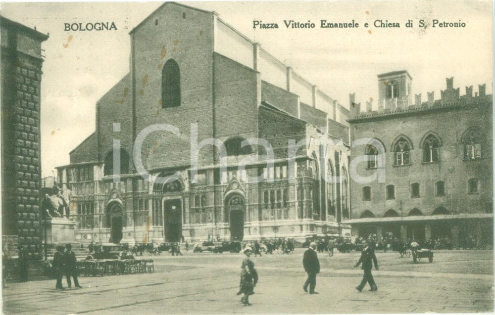 Cartolina originale da collezione 1937 BOLOGNA passanti in Piazza Vittorio Emanuele Cartolina postale FP VG 1
