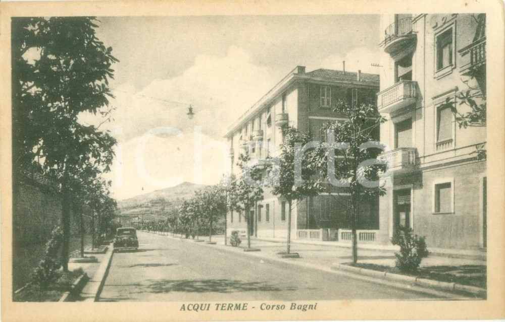 Cartolina originale da collezione 1930 ca ACQUI TERME Corso Bagni Cartolina ANIMATA con automobile FP NV 1
