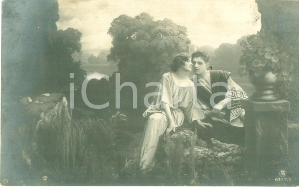 Cartolina originale da collezione 1922 INNAMORATI Giovane coppia in scenario bucolico Cartolina FP NV 1