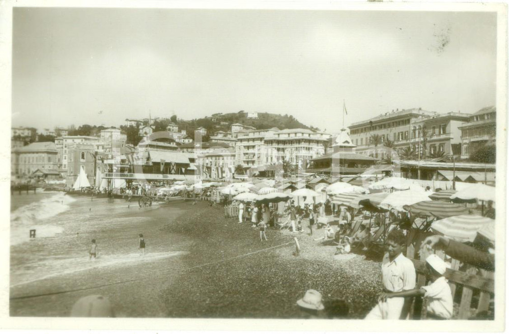 Cartolina originale da collezione 1940 ca GENOVA PEGLI Spiaggia affollata ai Bagni PUPPO Cartolina FP NV 1