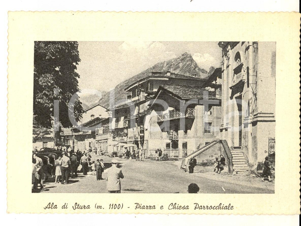 Cartolina originale da collezione 1960 ca ALA DI STURA TO Piazza e chiesa parrocchiale Cartolina ANIMATA FG VG 1