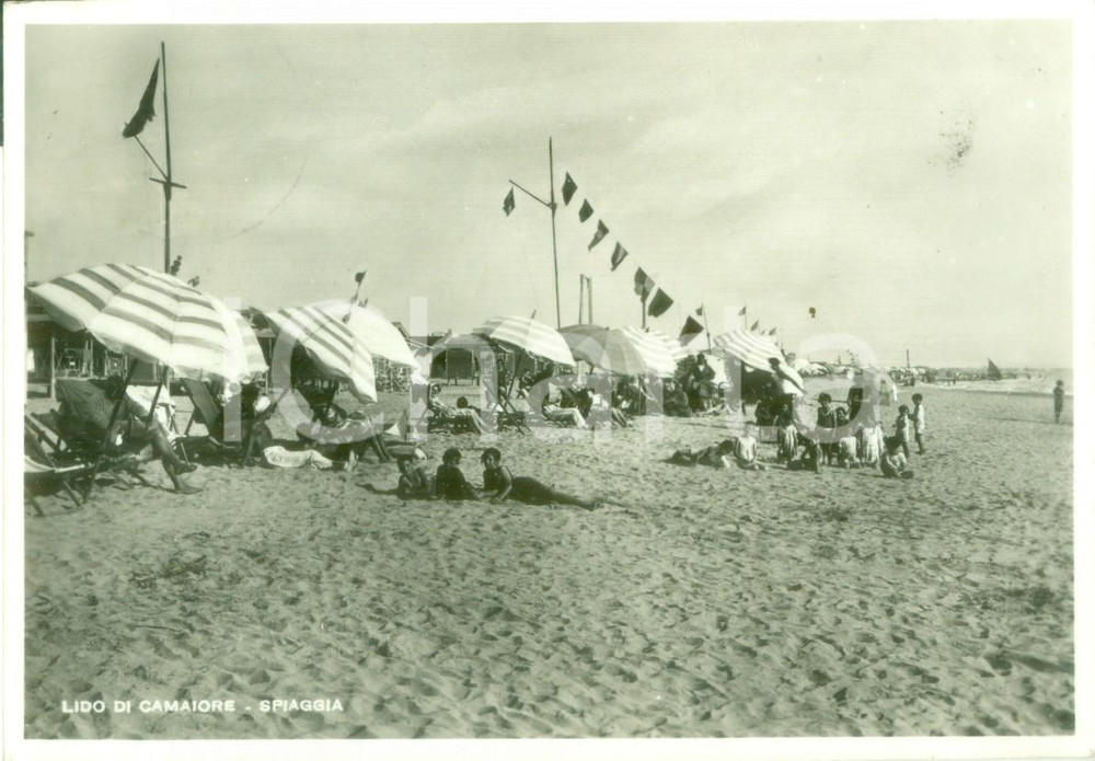 Cartolina originale da collezione 1941 CAMAIORE LU Bagnanti in spiaggia al Lido Cartolina FG VG 1