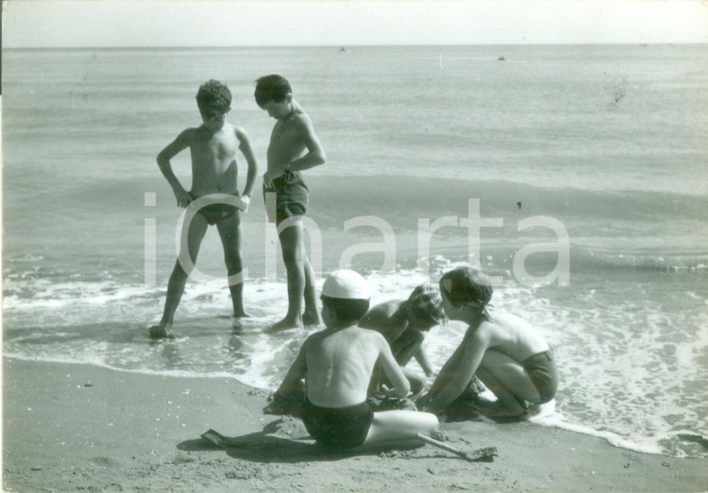Cartolina originale da collezione 1960 CESENATICO FC Bambini del Soggiorno DON BOSCO in spiaggia Cartolina FG VG 1