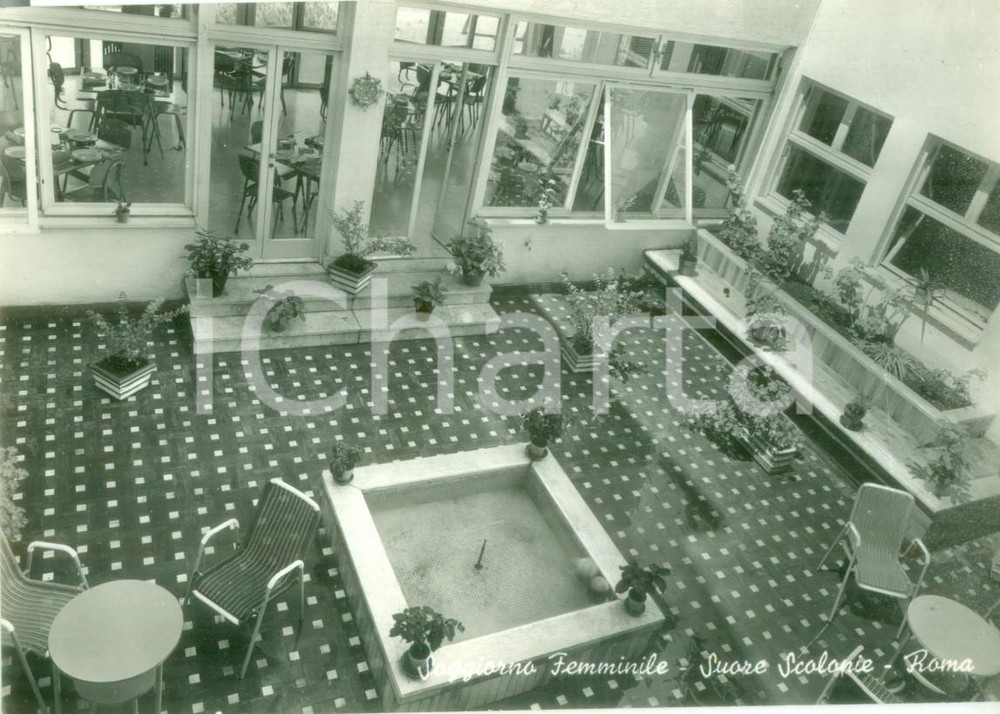 Cartolina originale da collezione 1955 ca ROMA Soggiorno femminile SUORE SCOLOPIE Cortile interno Cartolina FG NV 1