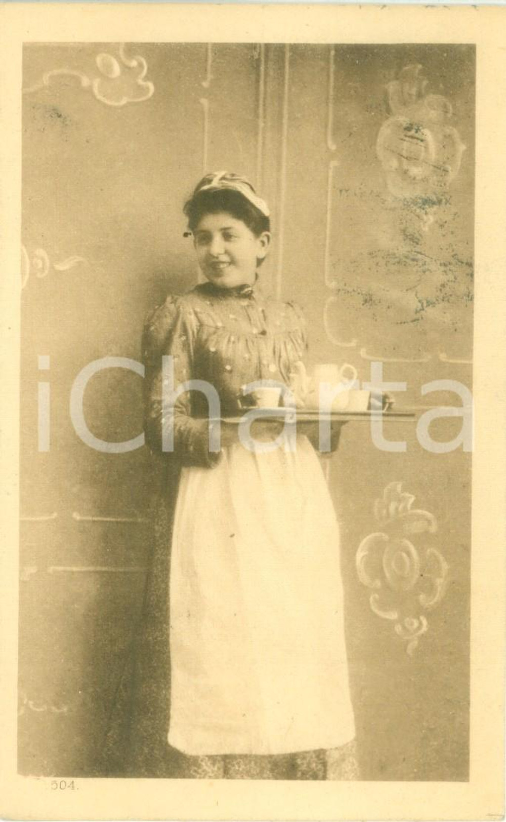 Cartolina originale da collezione 1900 ca TORINO Cameriera con vassoio Cartolina postale FP VG 1
