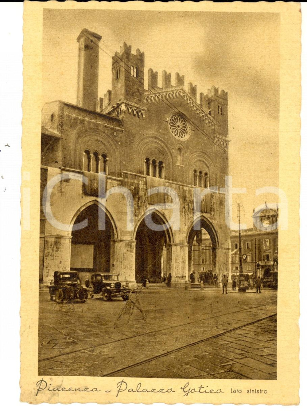1940 ca PIACENZA Palazzo Gotico *Cartolina ANIMATA automobili FG  VG