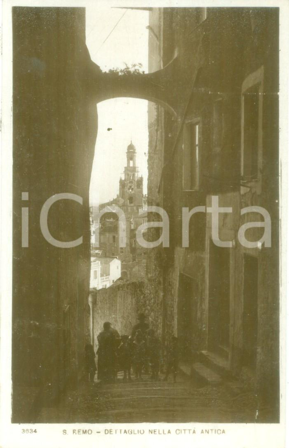 Cartolina originale da collezione 1930 ca SANREMO IM Bambini sulla scalinata e Città antica Cartolina FP NV 1