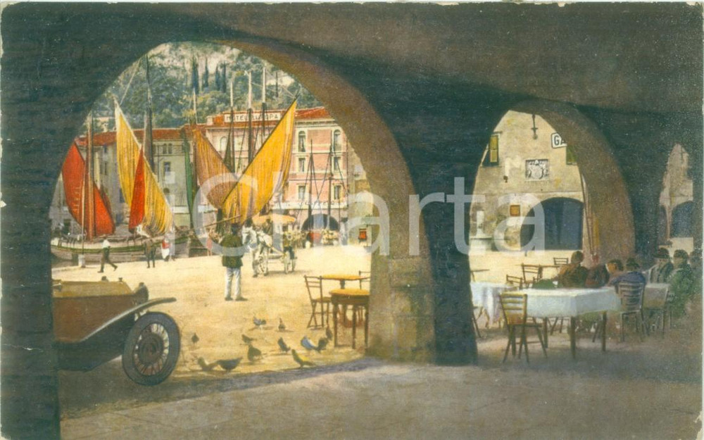 Cartolina originale da collezione 1951 RIVA DEL GARDA TN Portici in Piazza III Novembre Cartolina DANNEGGIATA 1