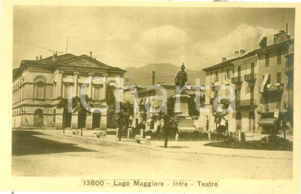 Cartolina originale da collezione 1930 ca VERBANIA INTRA Veduta del teatro in piazza Cartolina FP NV 1