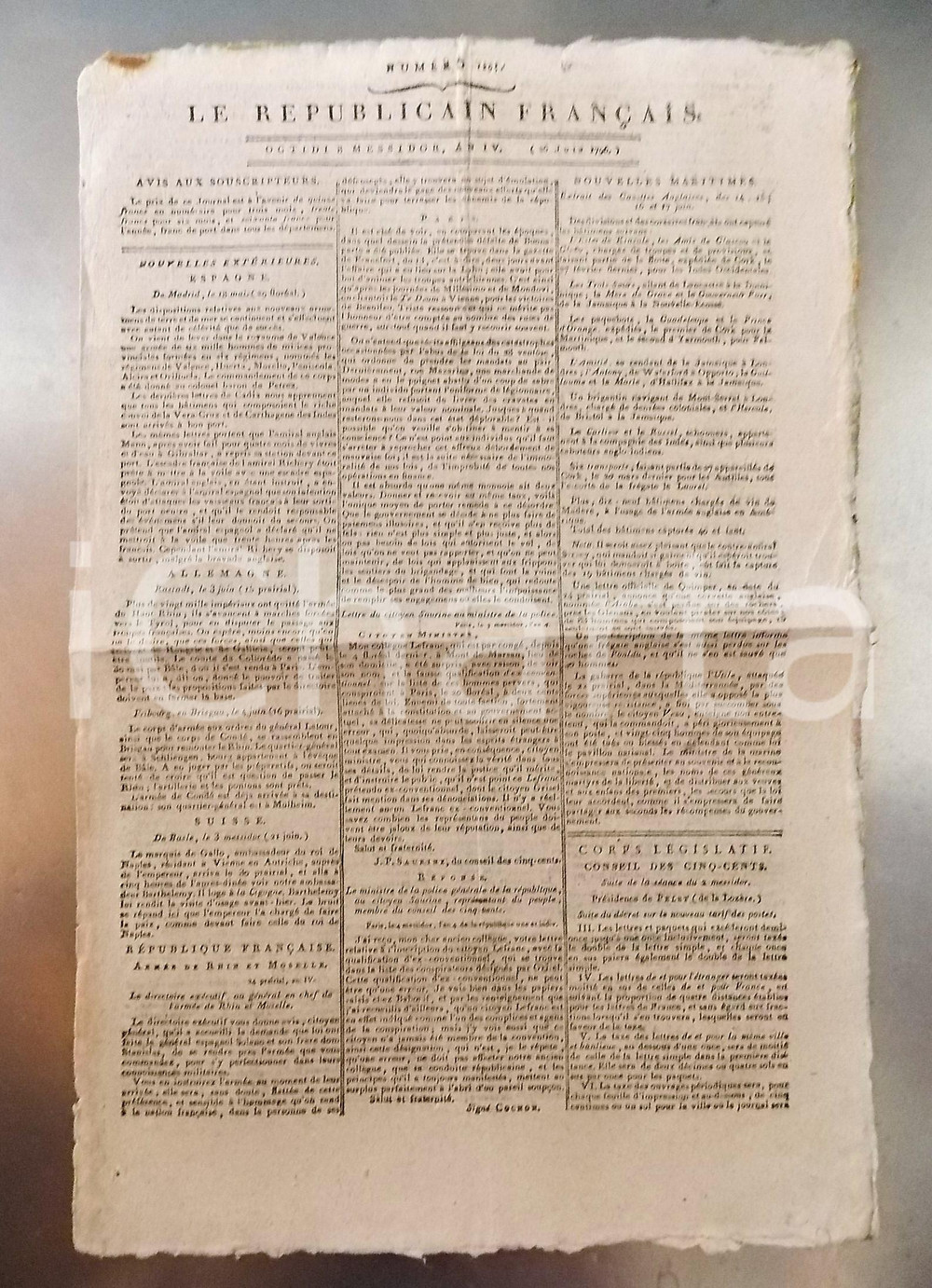 1796 LE REPUBLICAIN FRANCAIS Gazette REVOLUTION nÂ° 1295 Nouveau tarif des postes DATA: 26 giugno 1796Copia del rarissimo giornale rivoluzionario 'Le R&eacute;publicain fran&ccedil;ais', nato dalla trasformazione del 'R&eacute;publicain universel', fondato da &Eacute;leuth&egrave;re Ir&eacute;n&eacute;e du Pont de Nemours.Il giornale, che riportava notizie da tutta Europa, constava di due pagine stampate al recto e al verso.Eccezionale testimonianza della stampa periodica rivoluzionaria e di storia europea.CONDIZIONI: FAIR    originale e autentica 1