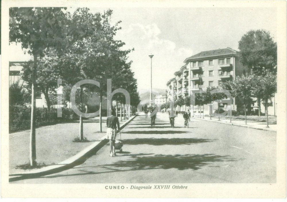 Cartolina originale da collezione 1942 CUNEO Ciclisti sulla Diagonale XXVIII OTTOBRE Cartolina postale FG NV 1