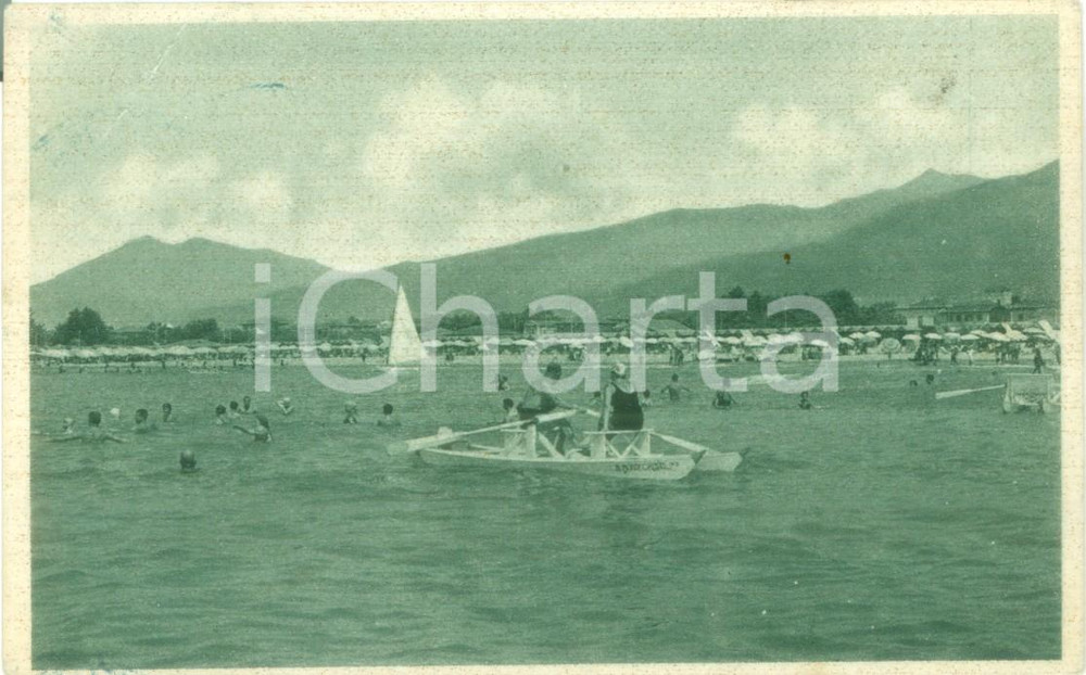 Cartolina originale da collezione 1946 FORTE DEI MARMI LU Turisti sul pedalÃ² al largo Cartolina FP VG 1