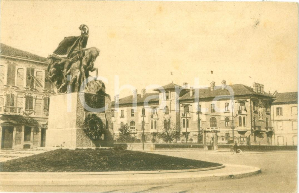 Cartolina originale da collezione 1949 ASTI Piazza IV NOVEMBRE e Monumento ai Caduti Cartolina FP VG 1