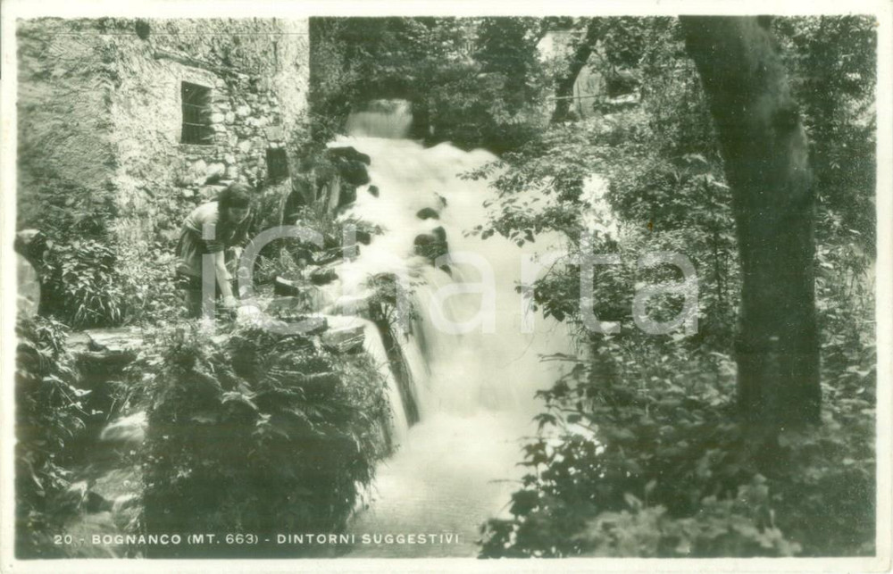 Cartolina originale da collezione 1935 BOGNANCO TERME VB Ragazza coglie fiori vicino alla cascata Cartolina FP 1