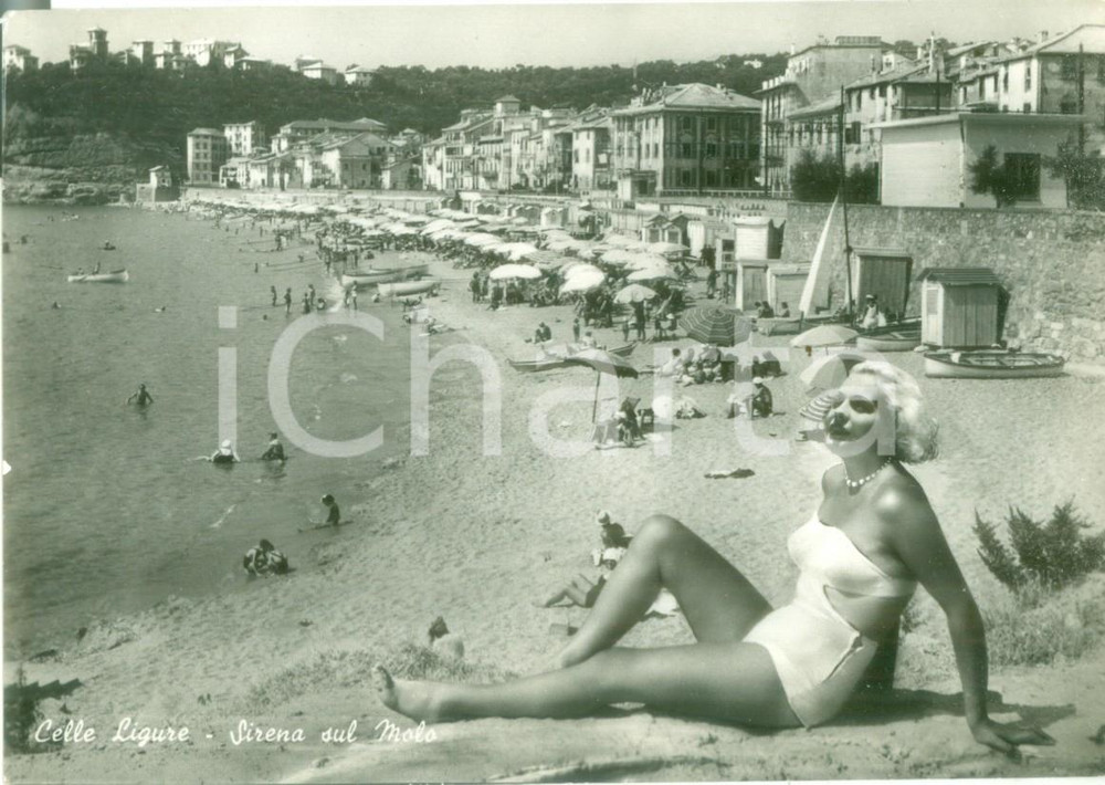 Cartolina originale da collezione 1950 CELLE LIGURE SV Sirena in costume da bagno sul molo Cartolina FG VG 1