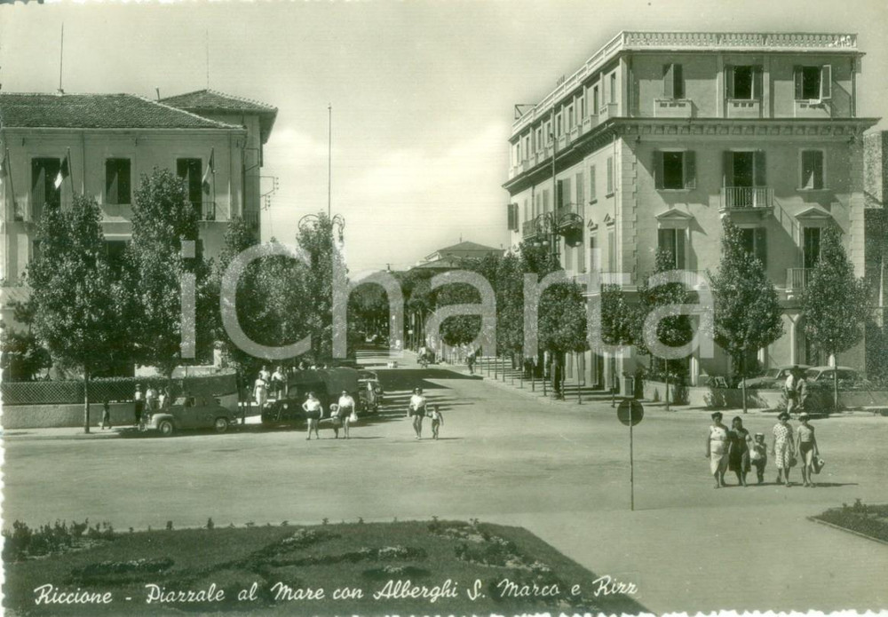 Cartolina originale da collezione 1965 ca RICCIONE RN Piazzale al mare Alberghi SAN MARCO e RIZZ Cartolina FG NV 1
