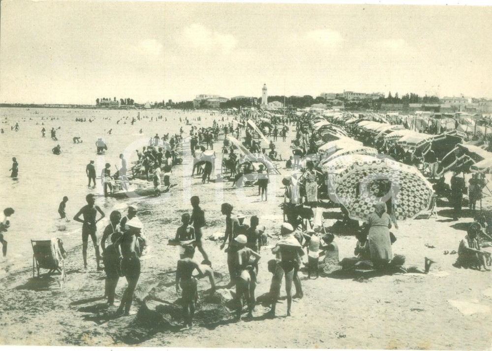 Cartolina originale da collezione 1945 ca RIMINI Bagnanti sulla spiaggia di SAN GIULIANO A MARE Cartolina FG NV 1