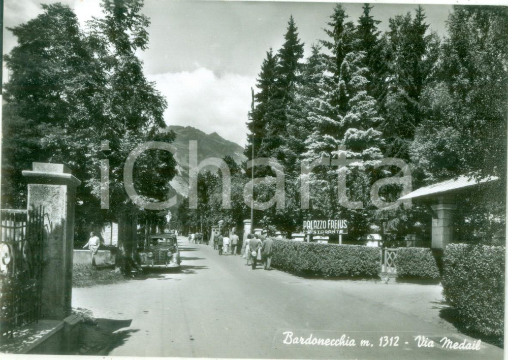 Cartolina originale da collezione 1958 BARDONECCHIA TO Palazzo ristorante FREJUS in Via Medail Cartolina FG VG 1