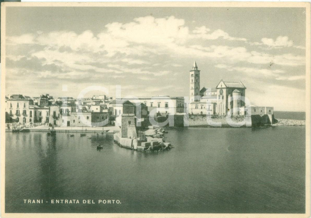 Cartolina originale da collezione 1938 TRANI BT Entrata del porto con veduta della cittÃ  Cartolina FG NV 1
