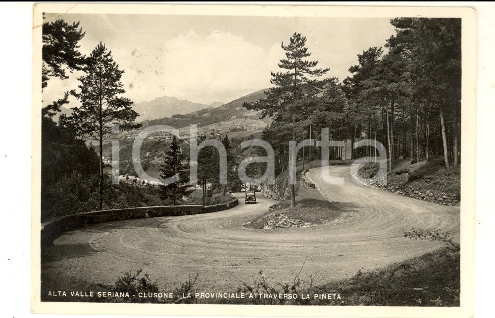 Cartolina originale da collezione 1952 CLUSONE BG La provinciale attraverso la pineta Cartolina ANIMATA auto 1