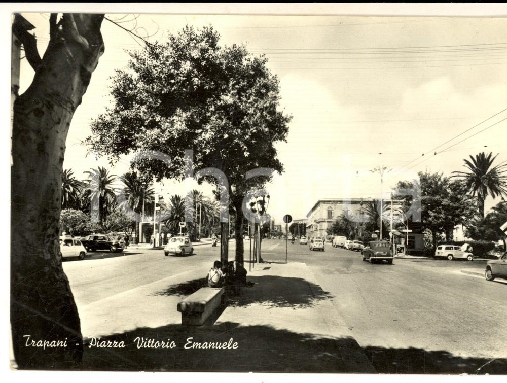 Cartolina originale da collezione 1962 TRAPANI Veduta di piazza Vittorio Emanuele Cartolina ANIMATA bambini FG VG 1