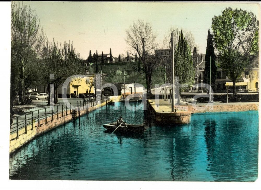 Cartolina originale da collezione 1960 PORTESE BS Veduta del porto Cartolina ANIMATA con canoa FG VG 1