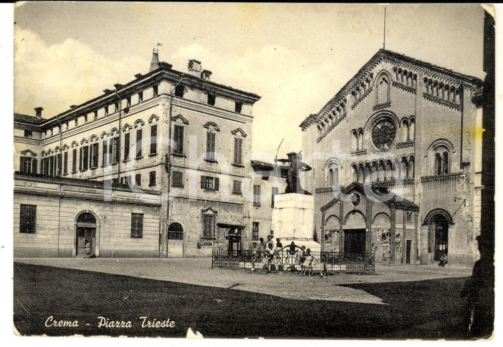 Cartolina originale da collezione 1955 CREMA CR Veduta di piazza TRIESTE Cartolina ANIMATA bambini FG VG 1
