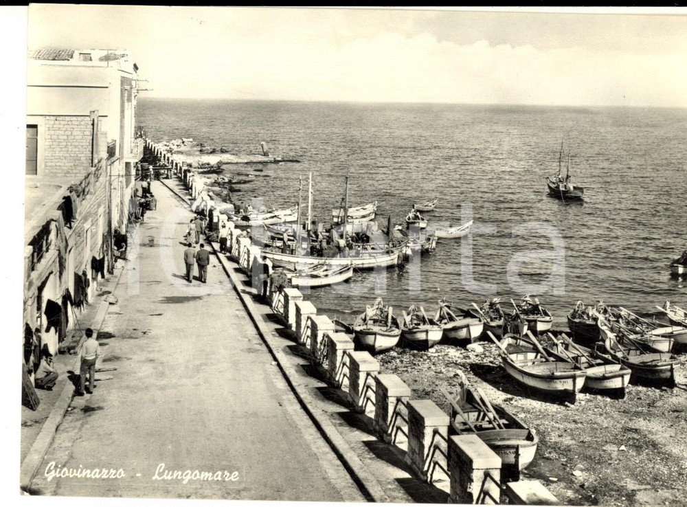 Cartolina originale da collezione 1960 ca GIOVINAZZO BA Veduta del lungomare Cartolina ANIMATA barche FG VG 1