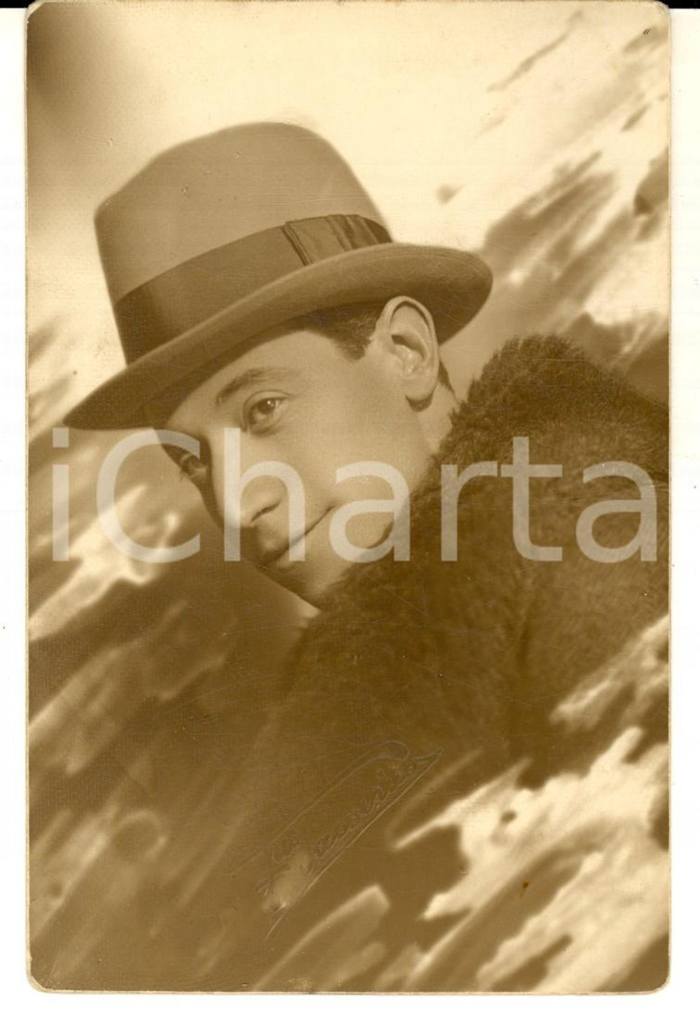 Fotografia d epoca originale 1920 NAPOLI Ritratto maschile con cappotto in pelliccia Foto F.LLI JACOVINO 1