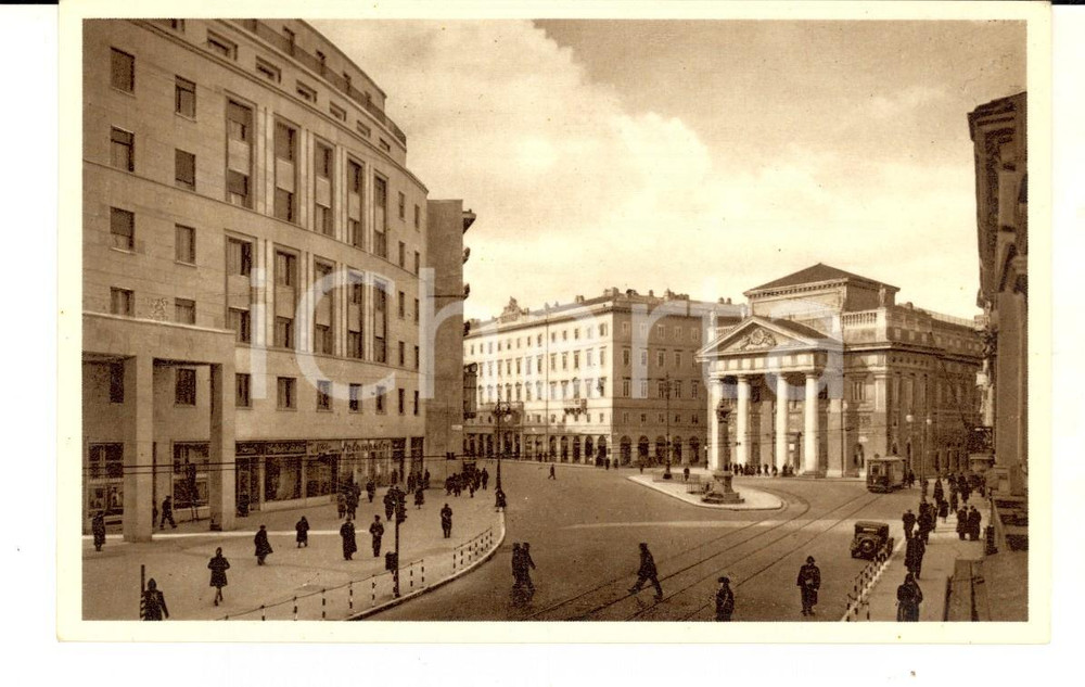 Cartolina originale da collezione 1940 caTRIESTE Piazza Costanzo CIANO  Veduta Cartolina ANIMATA FP NV 1