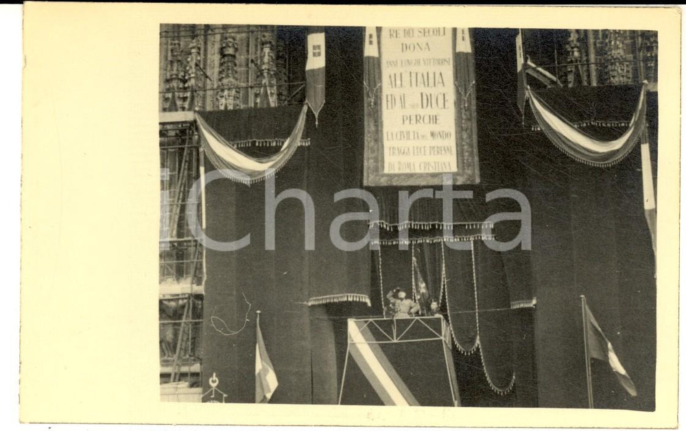 Fotografia d epoca originale 1936 MILANO Piazza Duomo  Discorso Benito MUSSOLINI dal palco  Foto cartolina 1