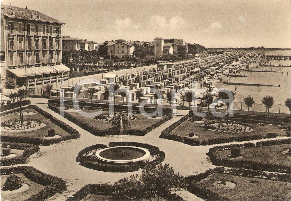 Cartolina originale da collezione 1955 GRADO GO Panorama con giardini e spiaggia Cartolina FG VG 1