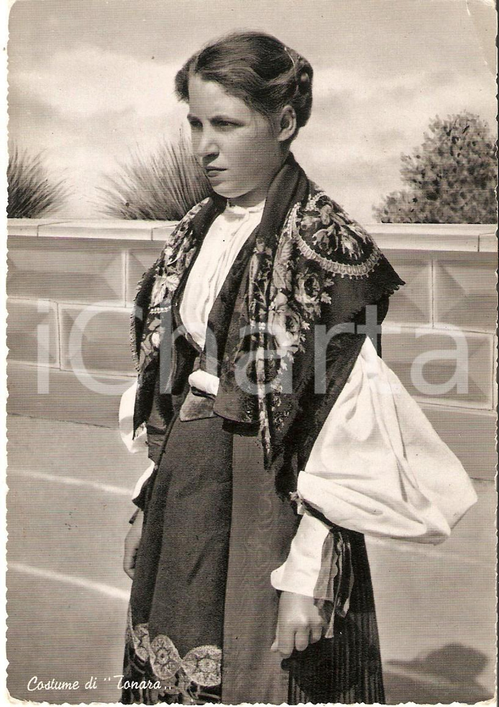 1958 TONARA (NU) Ragazza in costume tipico *Cartolina FG VG