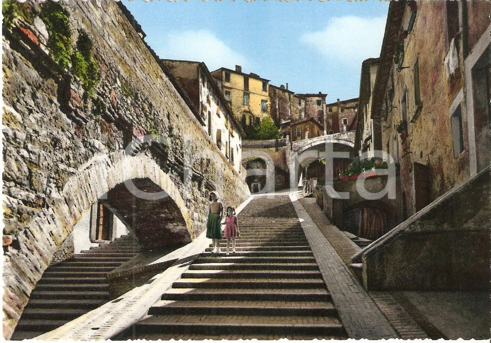 Cartolina originale da collezione 1960 PERUGIA Bambine scendono la scalinata di Via Appia Cartolina FG NV 1