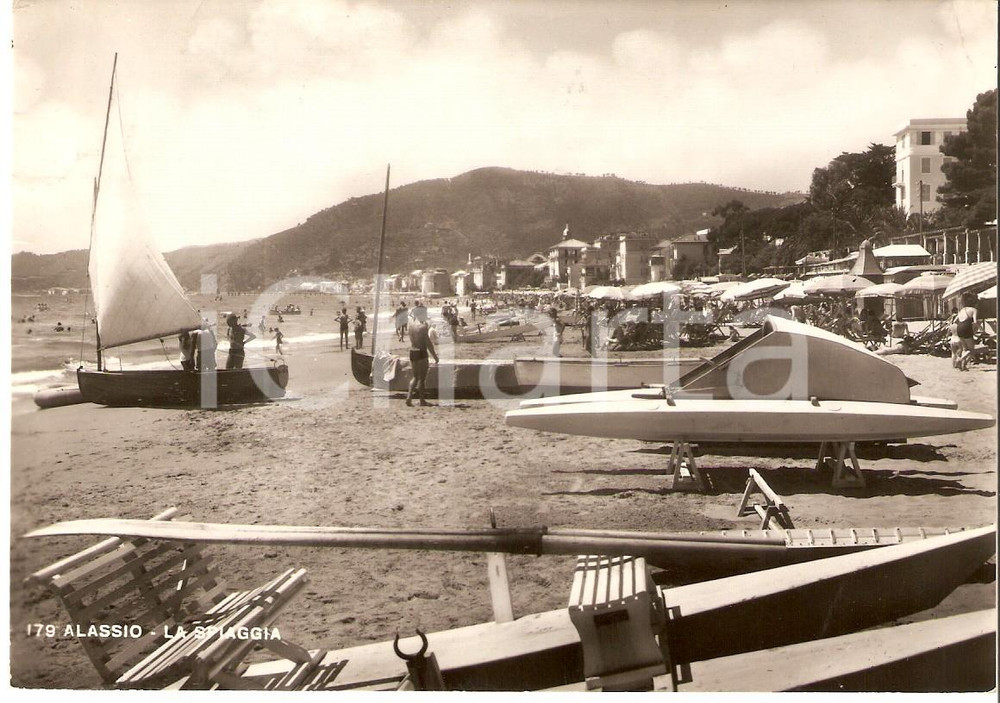 Cartolina originale da collezione 1954 ALASSIO CO Pattino sullo spiaggia Cartolina FG VG 1