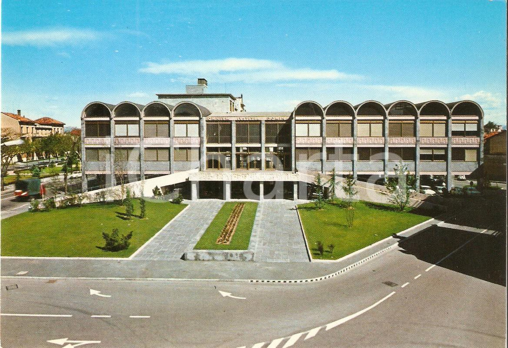 Cartolina originale da collezione 1965 ca BUSTO ARSIZIO VA Largo Giardino e nuova sede tribunale Cartolina FG NV 1