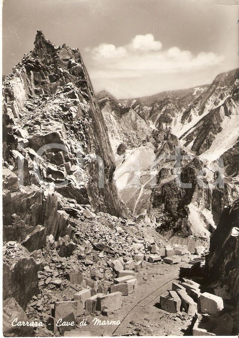 1960 ca CARRARA Panorama con cave di marmo *Cartolina FG NV