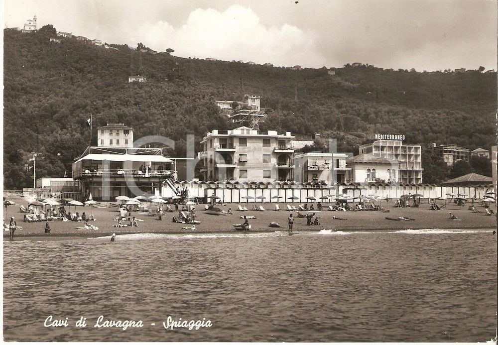 Cartolina originale da collezione 1961 CAVI DI LAVAGNA Panorama spiaggia con bagnanti e cabine Cartolina FG VG 1
