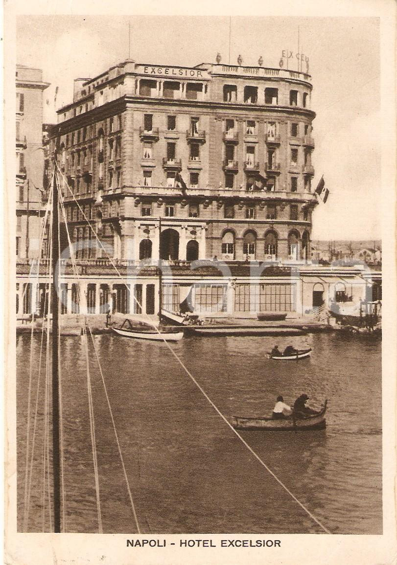 Cartolina originale da collezione 1941 NAPOLI Barche a remi davanti all  Hotel Excelsior Cartolina FG VG 1