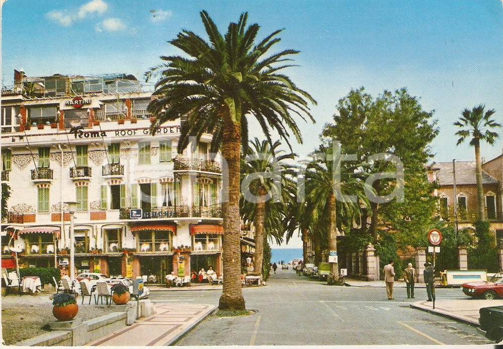 Cartolina originale da collezione 1973 ALASSIO Via Cavour ROMA Roof Garden  Insegna MARTINI Cartolina FG NV 1