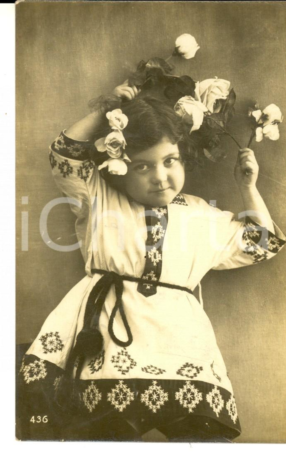 Cartolina originale da collezione 1908 COSTUMI Romantica bambina si agghinda ocn i fiori Cartolina VINTAGE FP VG 1