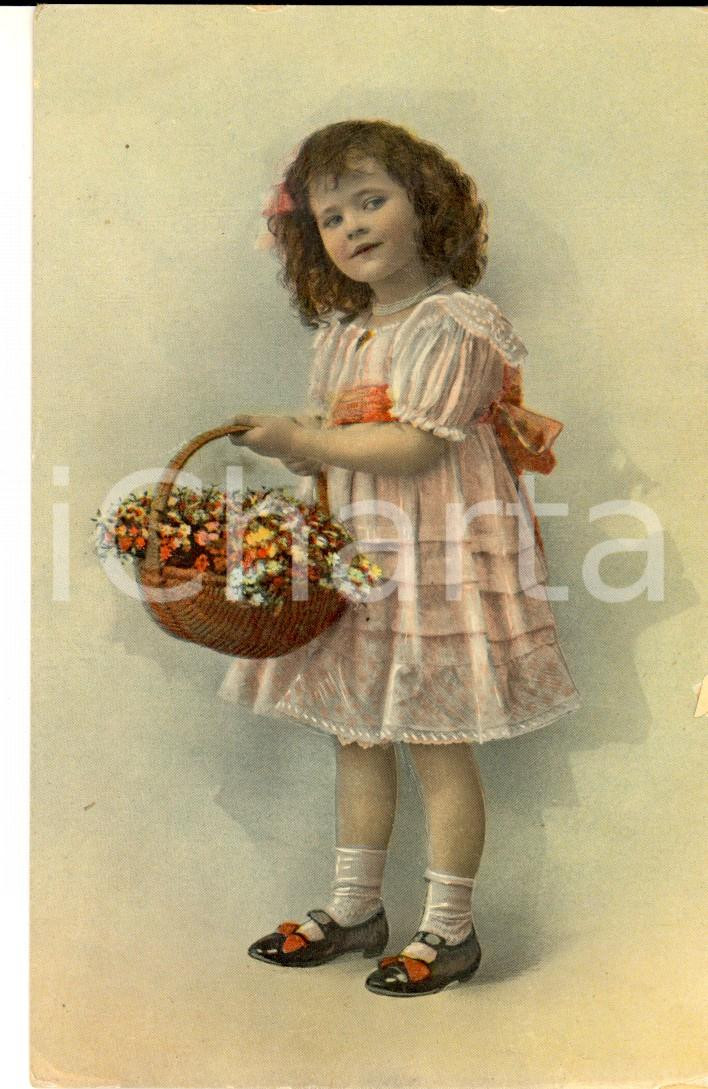Cartolina originale da collezione 1913 COSTUMI Bambina regge cestino di fiori Cartolina postale VINTAGE FP VG 1