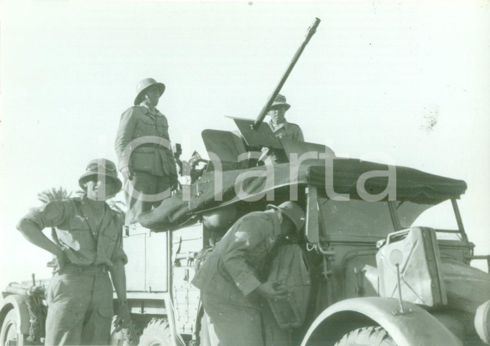Fotografia d epoca originale 1940 ca TRIPOLI LIBIA ? Soldati tedeschi su camionetta antiaerea Fotografia 1