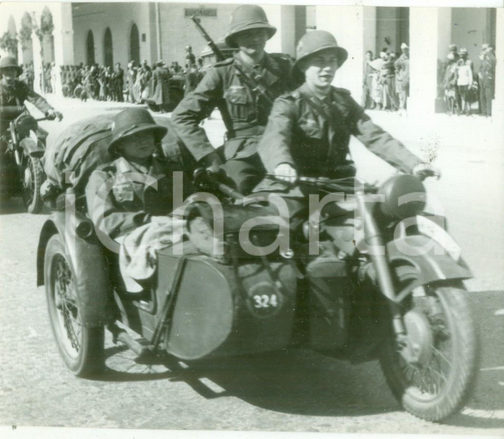 1940 ca TRIPOLI (LIBIA) ? Sfilata soldati italiani sul sidecar *Fotografia
