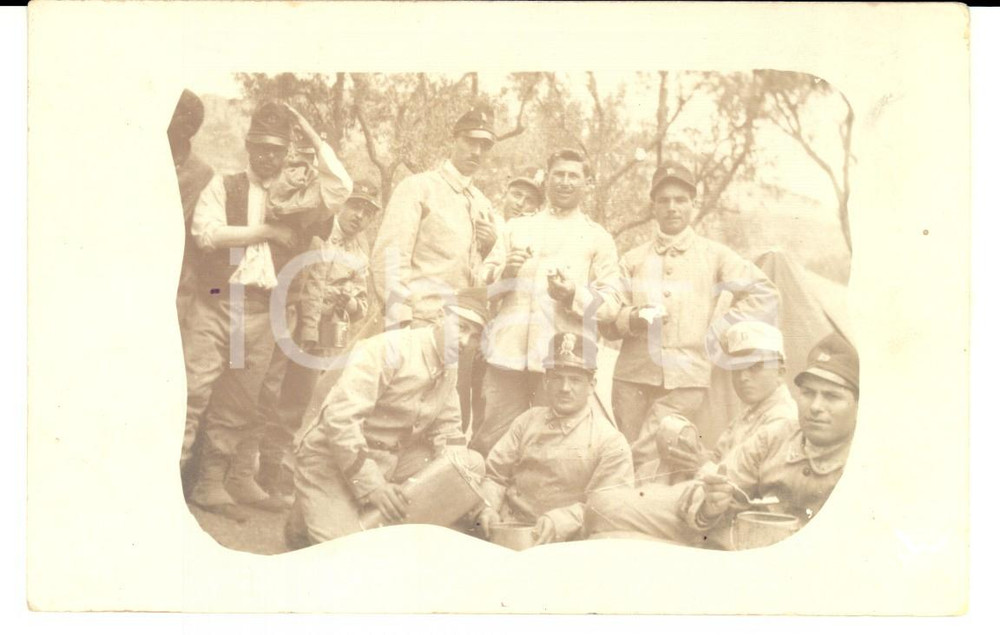 Fotografia d epoca originale 1915 ca WW1 Soldati del 15° Reggimento Fanteria in accampamento Foto cartolina 1